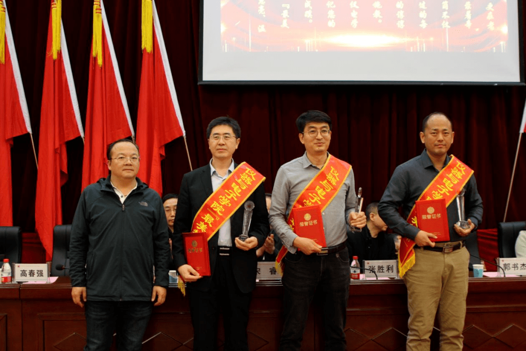 谭秋林,副书记杜瑞平分别宣读《2021-2022年度中北大学仪器与电子学院