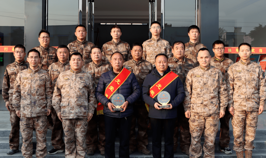 市人武部举行退休职工欢送仪式_老同志_工作_全体人员