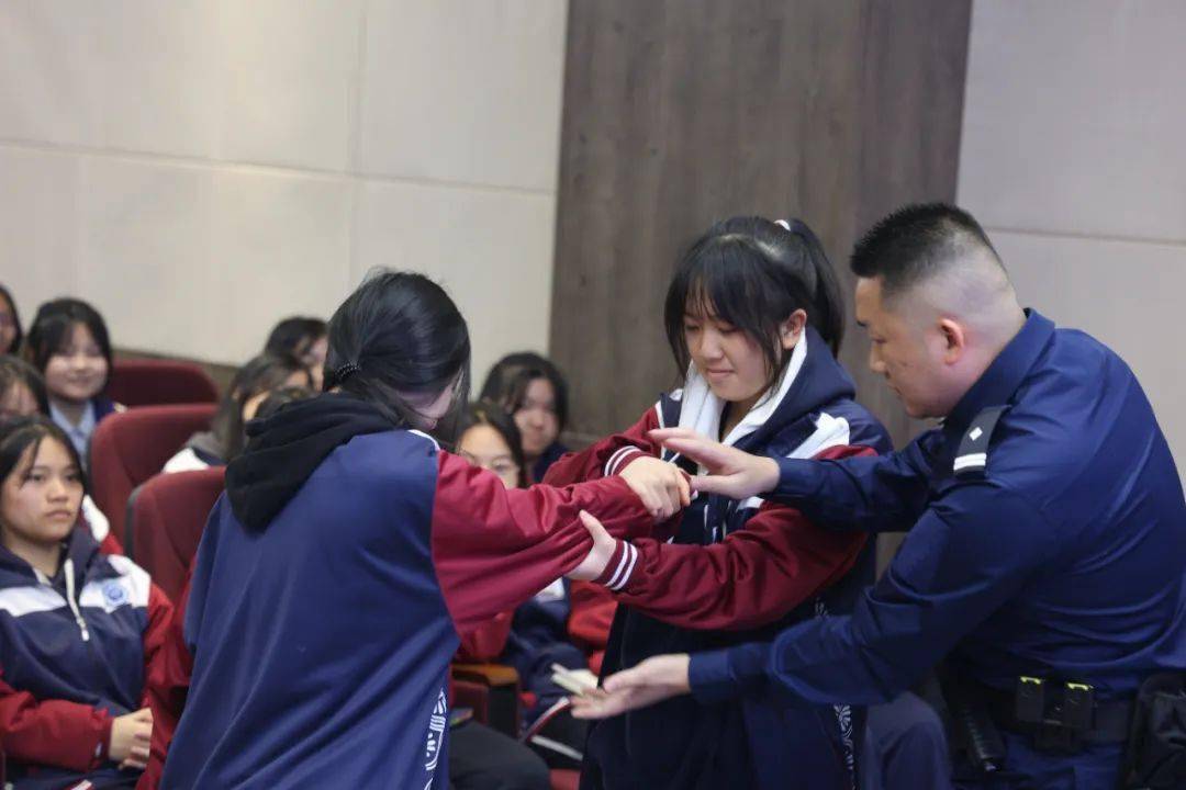 "惠法亮青春"青少年法治教育活动走进惠水一中_校园欺凌_法律_毒品