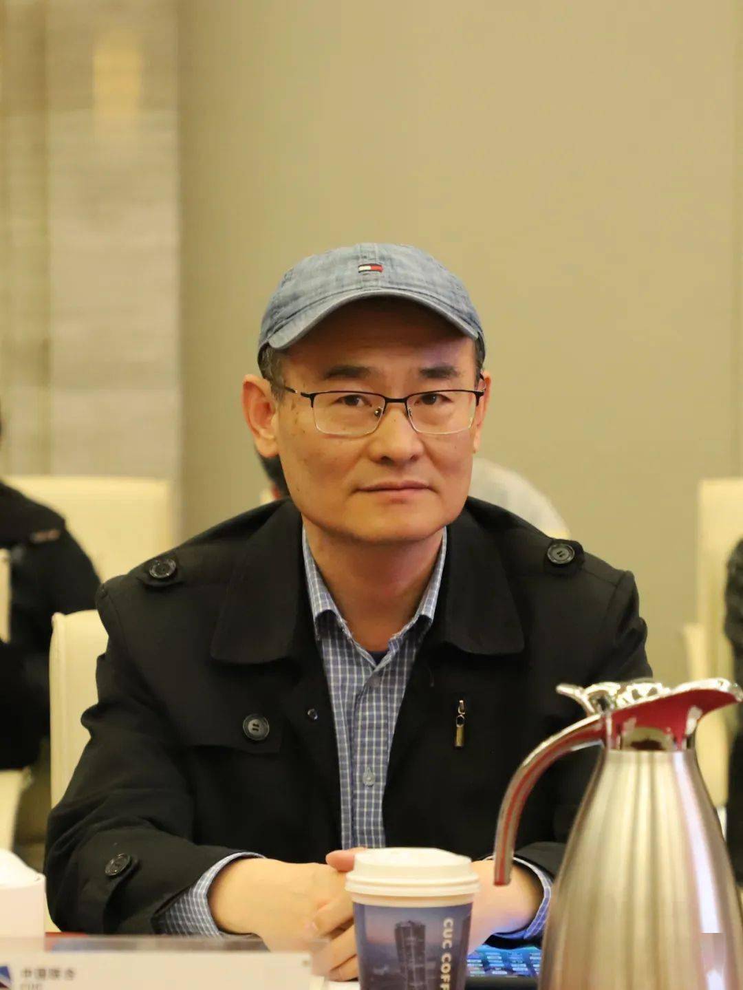 洪伟此外,会场后方常熟开关还布置了实物产品展示台供设计师近距离