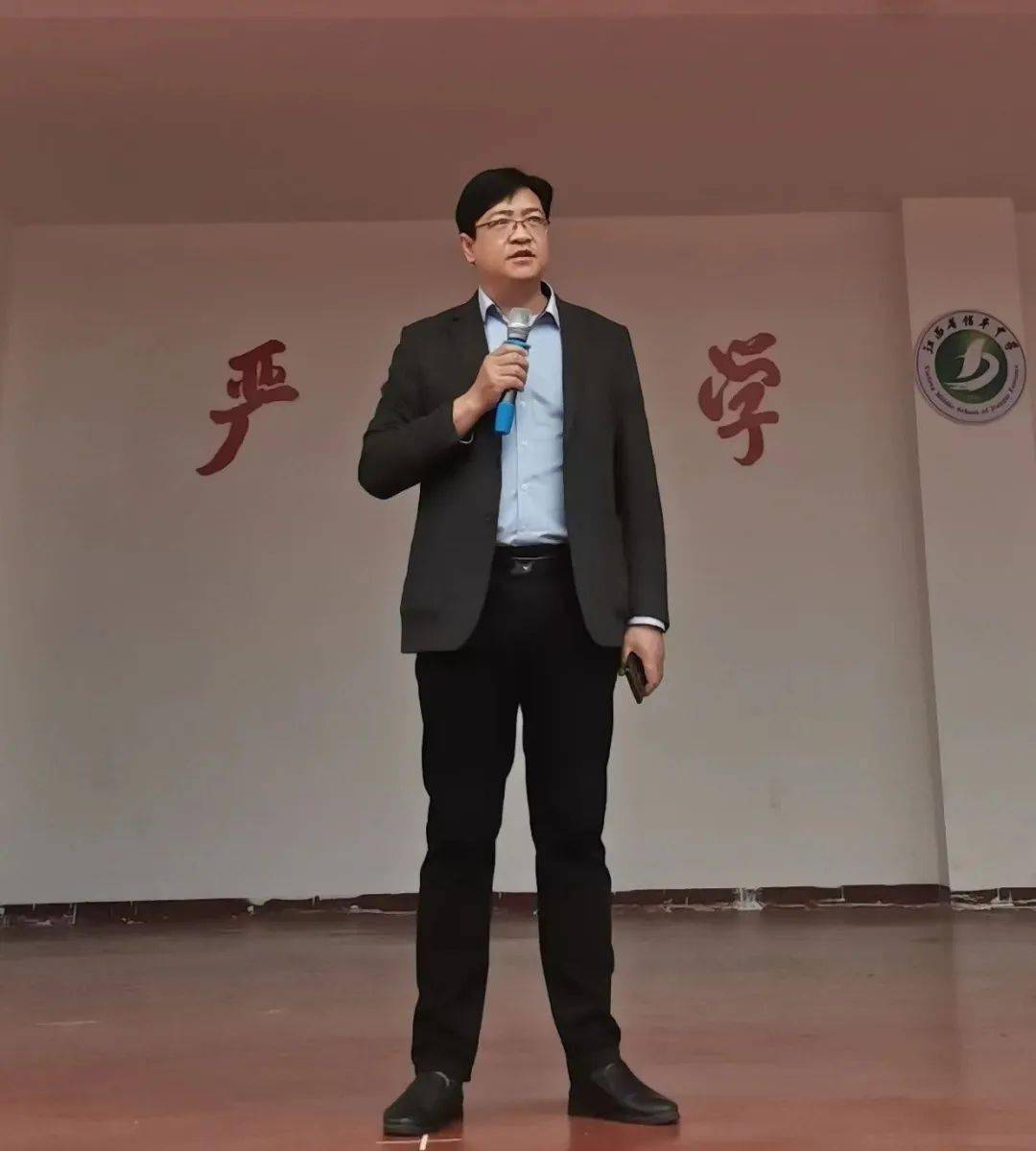 信丰中学2023届高三年级召开三月份先进班集体暨优秀小组,勤奋之星