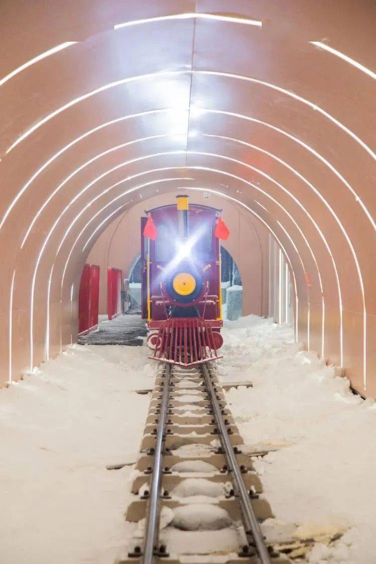 进入"厦门12580惠生活",发送关键词"cba"即可参与抽取cba球星签名篮球