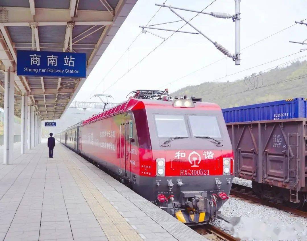 商南k390"旅游定制专列到达商南县