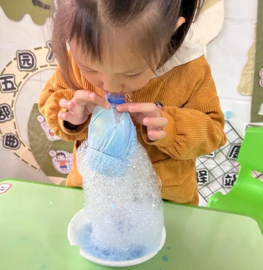 泡泡龙好高啊!谁的泡泡龙更长呢?