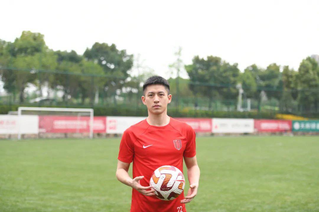 王楚加盟成都蓉城_梅斯_联赛_足球俱乐部