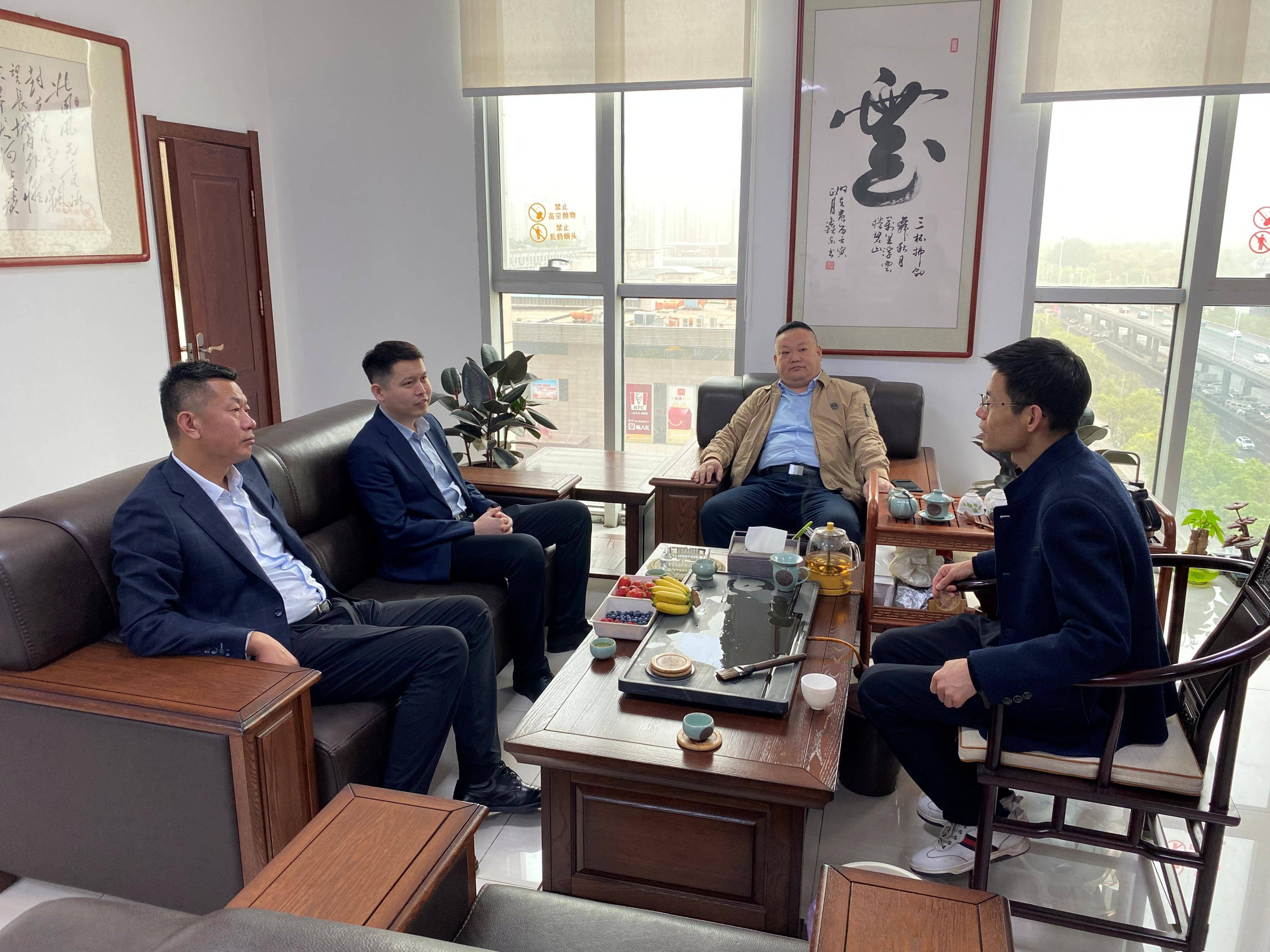 昌黎县人民政府副县长居尼斯·达那别克带队到河北省新疆商会考察