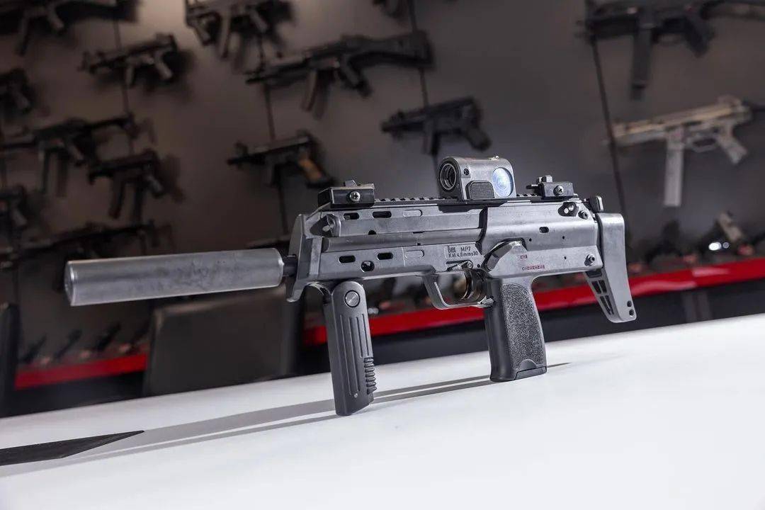 【枪械美图】看这线条 材质 手感 真的是一种风骚的艺术_战术_公众