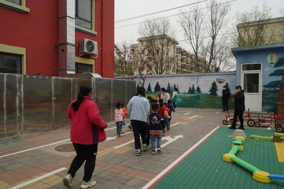 反恐防暴，护幼同行——裕龙二区幼儿园开展反恐防暴演练丨园所风采