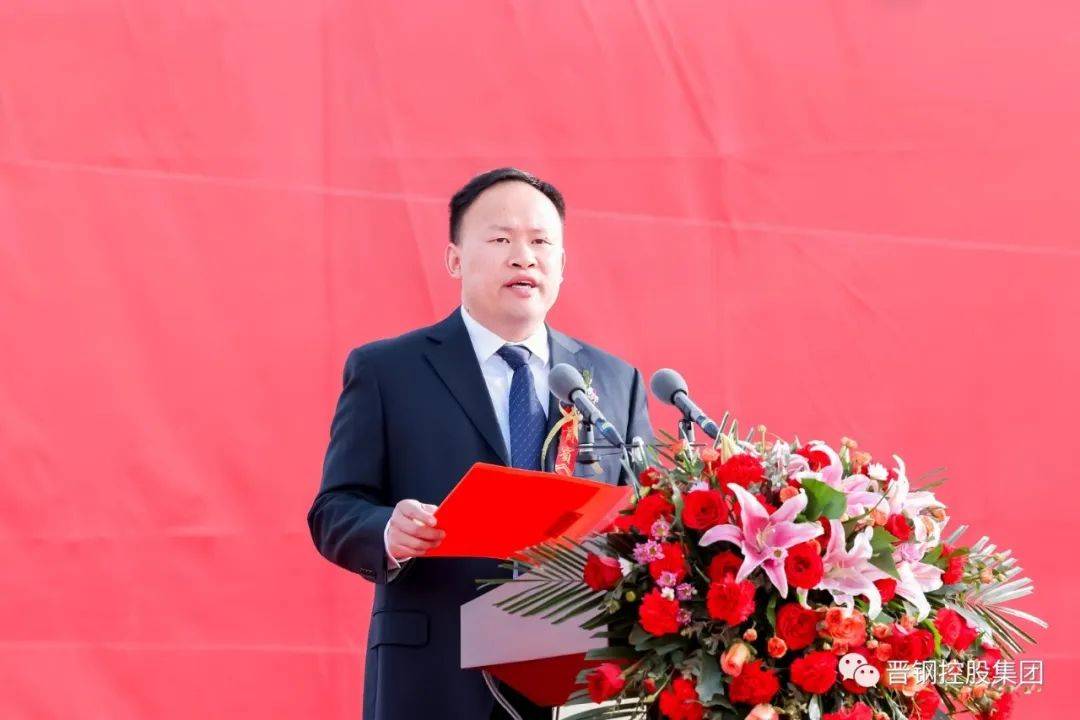 仪式由浮山县委副书记,县长王兴主持.