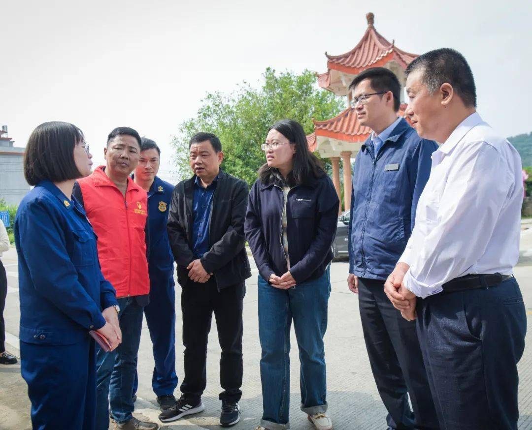 永春县政府副县长董婧出席活动,县慈善总会秘书长蔡国良,县残联理事长