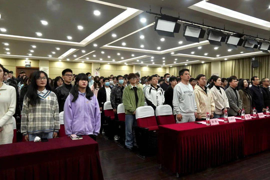 学院副院长滑智平,学生工作处处长徐国栋,商贸管理学院党总支书记刘年