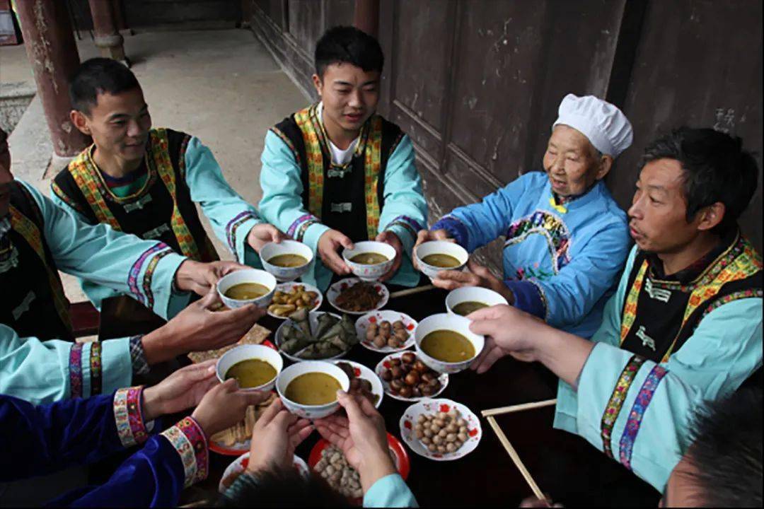 的"头苦,二甜,三回味"的茶道,在明代时就已成了待客交友的一种礼仪