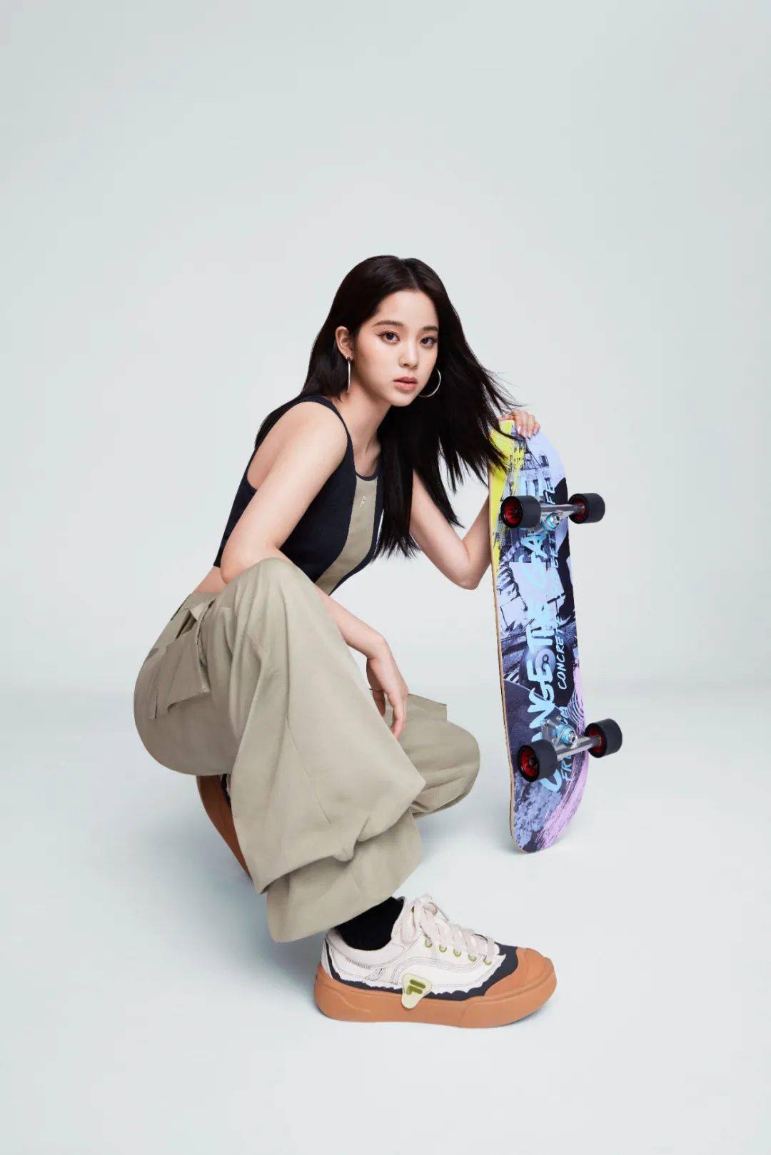 欧阳娜娜和蔡徐坤上脚全新curve曲板鞋另一款主打舒适轻量脚感的pop
