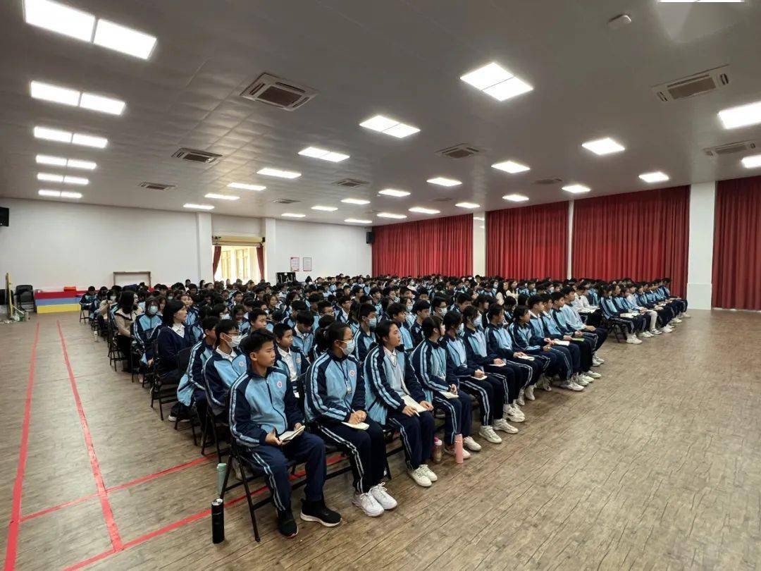 "近日,汕头市龙湖区香阳学校特邀新津派出所陈奕鹏副所长,黄兴致警官