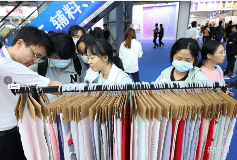 福建石狮:海博会接轨科技共话发展 服装千亿产业亮相