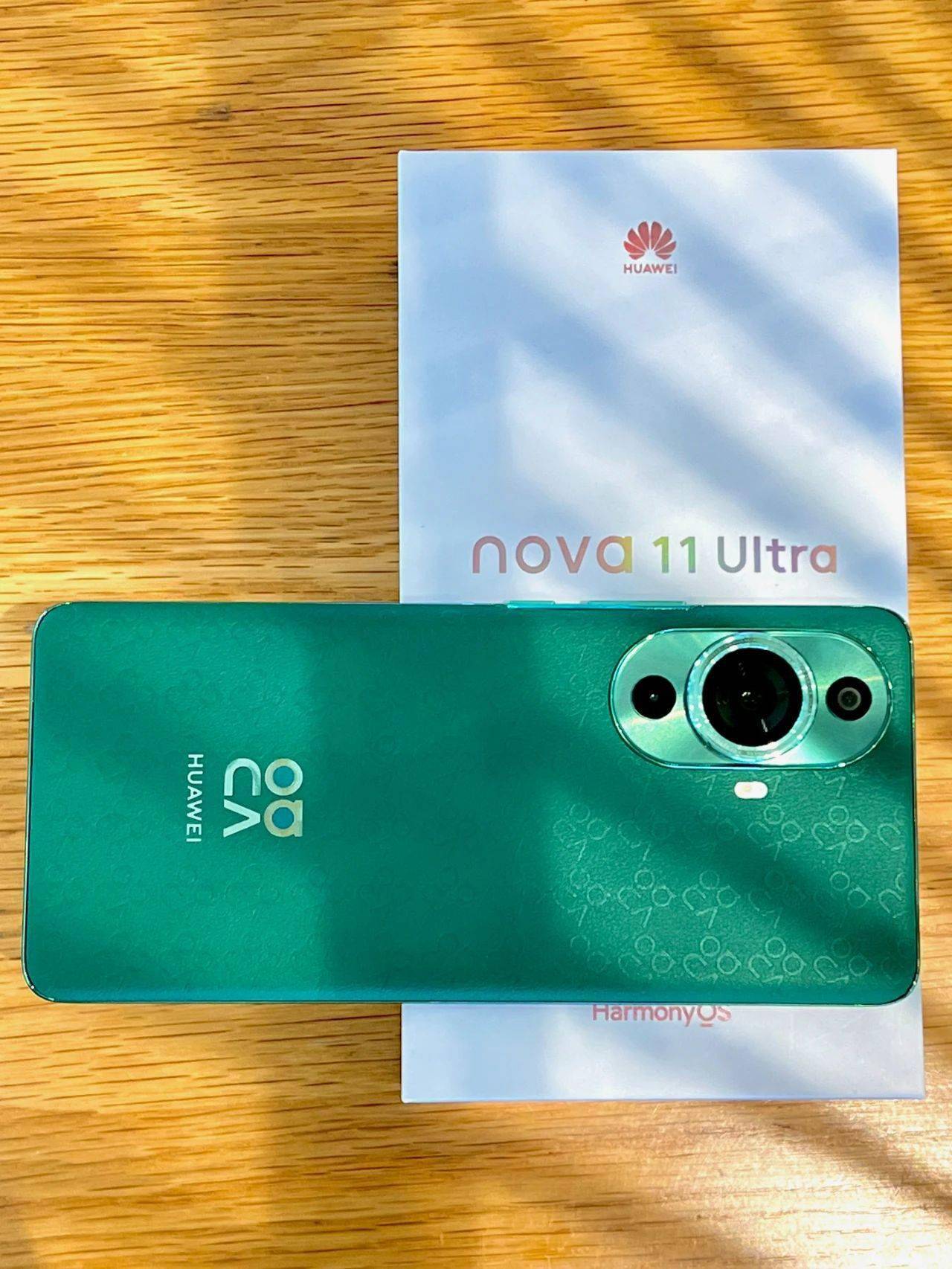 华为nova11真机上手!实在太好看了!_版本_售价_方面