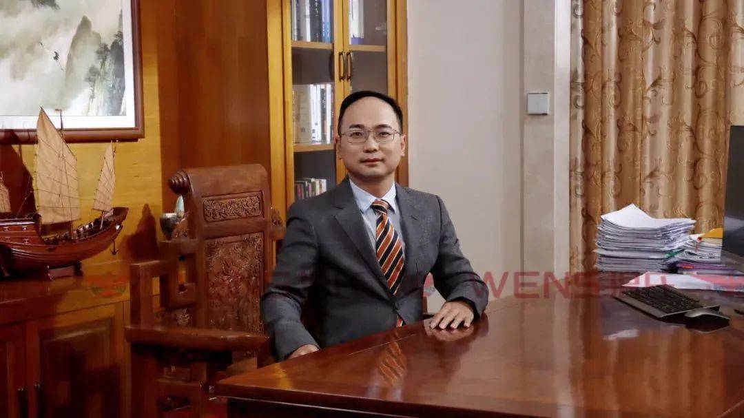 温氏股份:梁志雄当选副董事长,聘任黎少松为公司总裁,赵亮,孙芬为公司