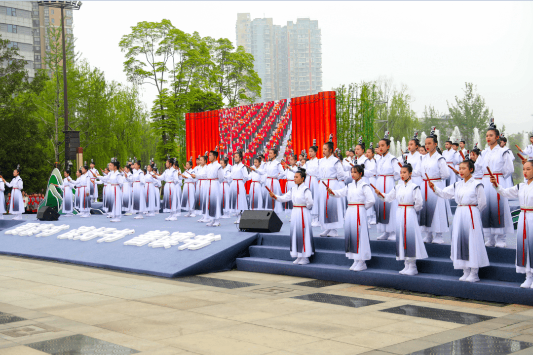 四川南充：万人诵读《三国志》 全民阅读书香浓