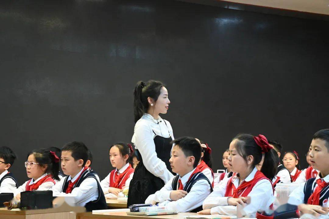 广元市利州区南鹰小学:借信息技术之力 展生本课堂之美_教育_教学