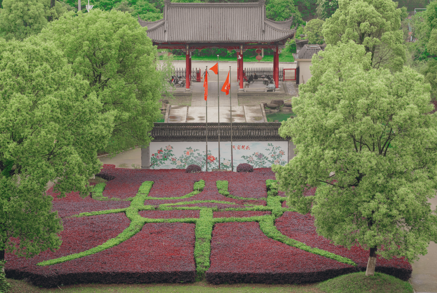 全球赣商网讯 4月19日,正在修水研学的东华理工大学文法与艺术学院的