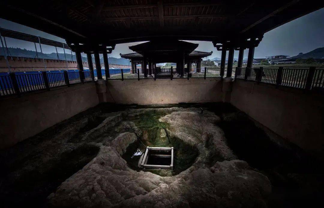 里耶古城遗址是中国南方迄今为止唯一一处战国秦汉古城遗址.