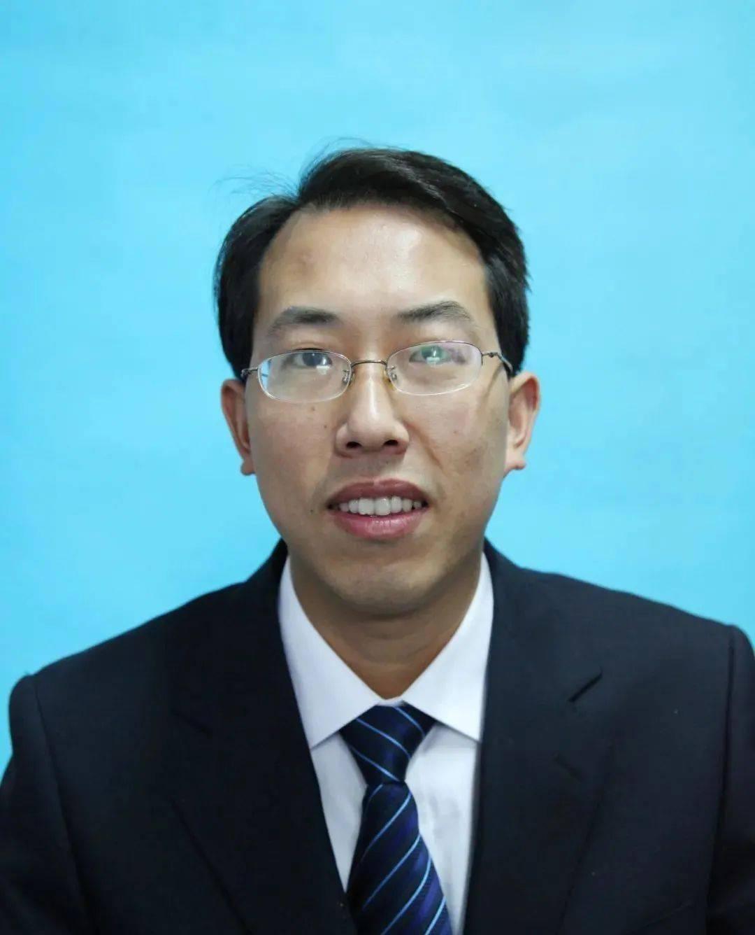 崔耀峰,男,汉族,1981年6月出生,中共党员,本科学历,郸城县第一高级