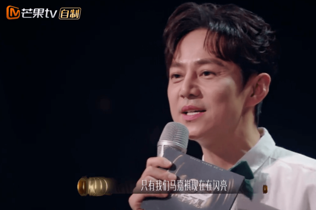 何炅最新神级救场,一期节目多次化解尴尬,高情商令人折服!