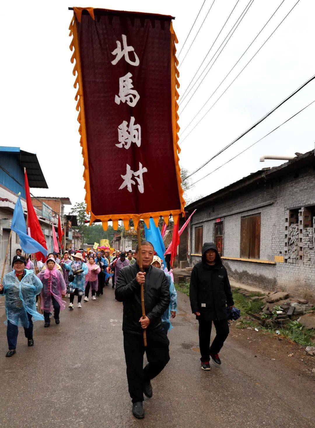 今天,羊獬村的接姑姑隊伍路線為過汾河,經洪堡,杜戍,白石,龍馬,馬駒