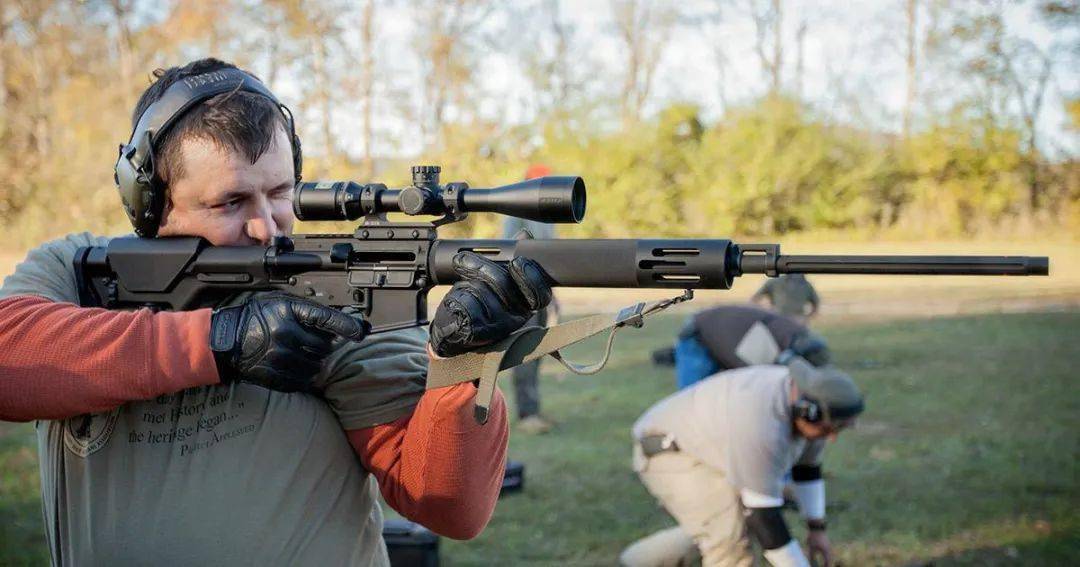 狙击手学校教材解密:怎样成为一个狙击手?_射击_姿势_身体