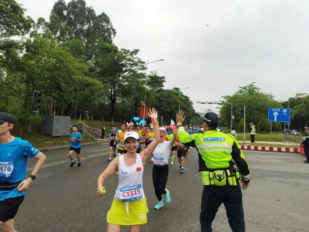 46秒獲得季軍;半程馬拉松女子組方面,陳麗琴以1小時21分51秒獲得冠軍