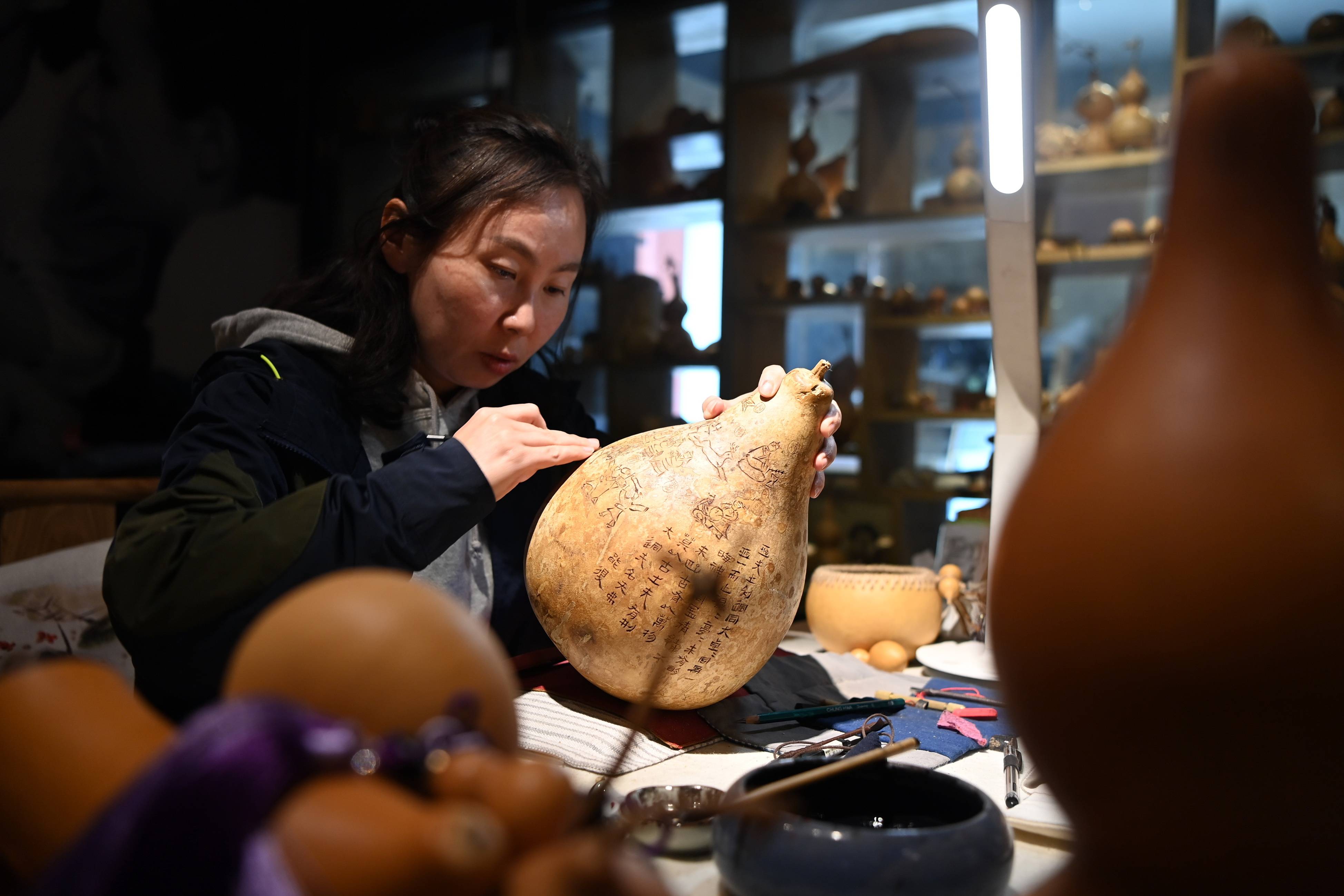 甘肃刻葫芦大师唐占鸿图片