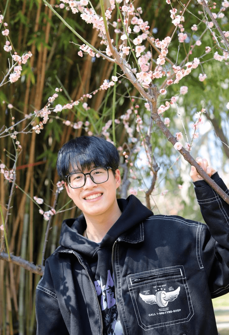 神秘华师访客带来满园美景_枝头_春姑娘_广场