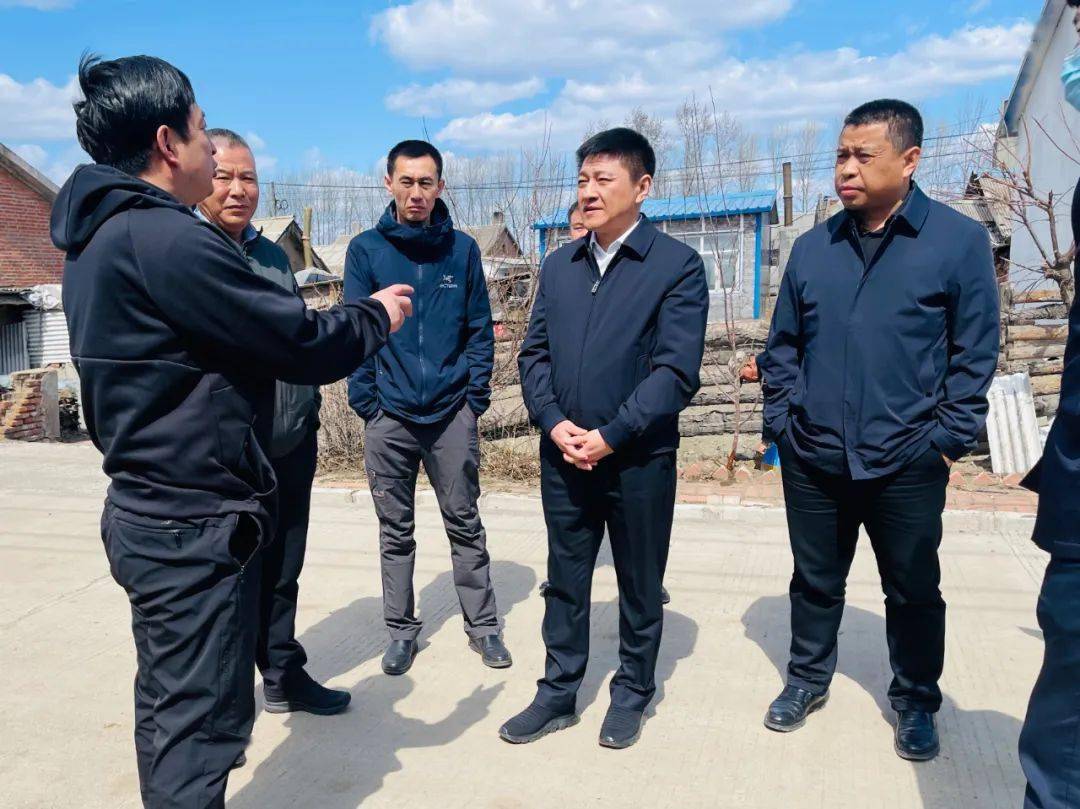 在莲江口农场,董秋实深入普田种业,垦研种业,莲江口种业3家企业,察看