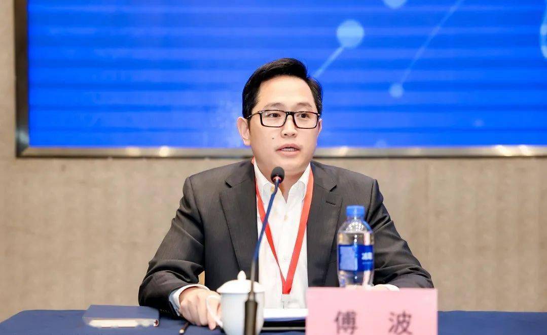 商务部国际司副处长孙思佳,商务部研究院亚洲研究所副所长袁波,宁波