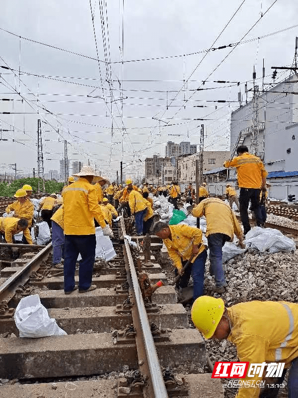 广铁集团长沙电务段长沙信号车间全力确保集中修施工安全 助力五一假期运输