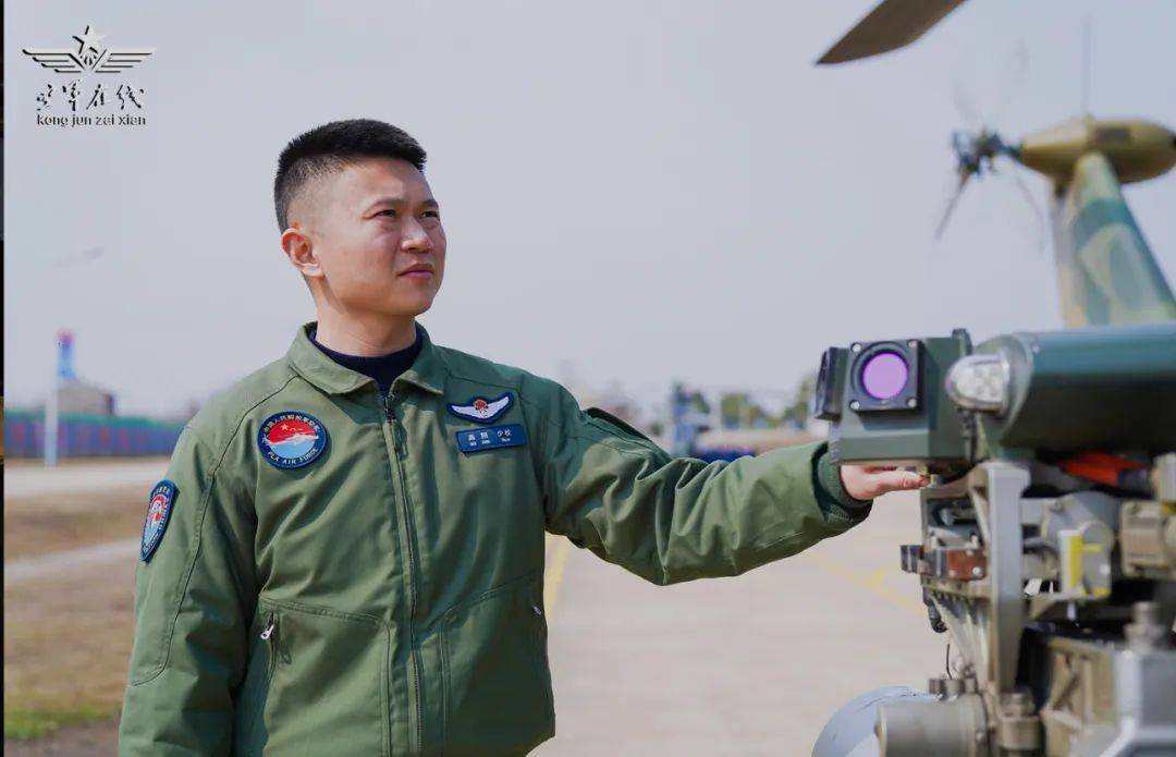 这位武装直升机飞行员如此打磨自己_高翔_训练_成长
