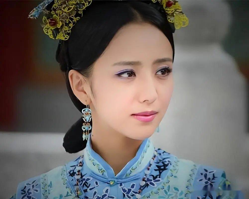 最开始关注佟丽娅的时候是于正的《宫锁心玉》,佟丽娅在里面演女二,和