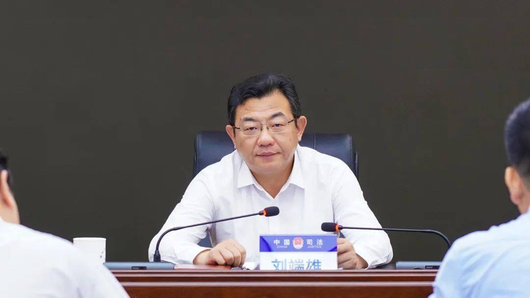 4月24日,市委依法治市办组织召开揭阳市道路交通安全和运输执法领域