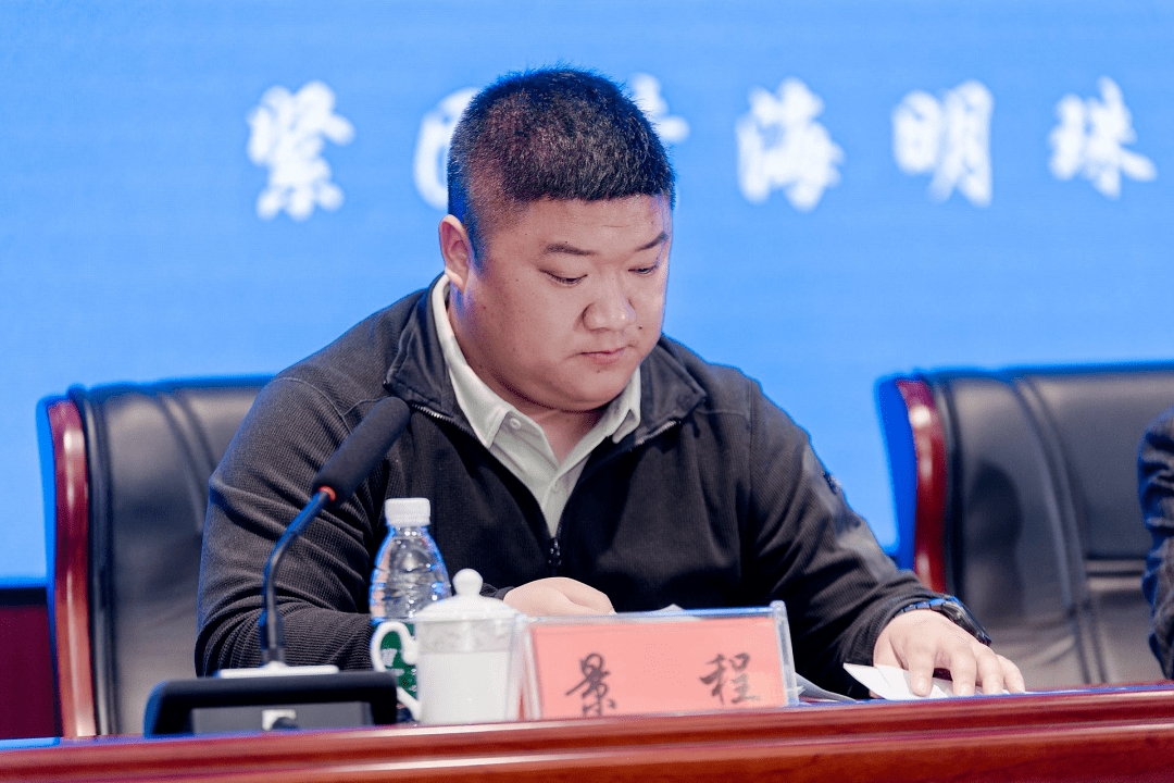 东台市溱东镇党委统战委员 张祖勇会议在庄严的国歌声中正式拉开帷幕.