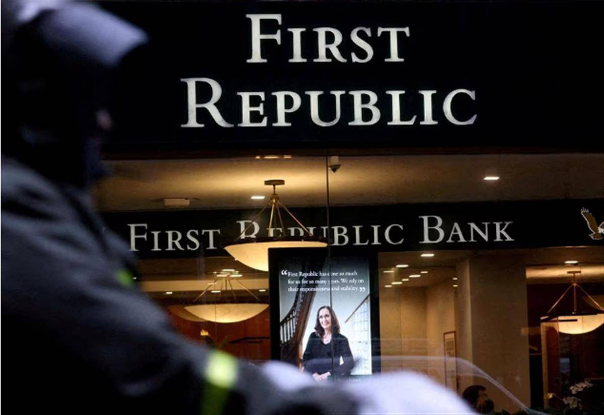 美国第一共和银行存款暴跌超1000亿美元，正在寻求美国政府帮助
