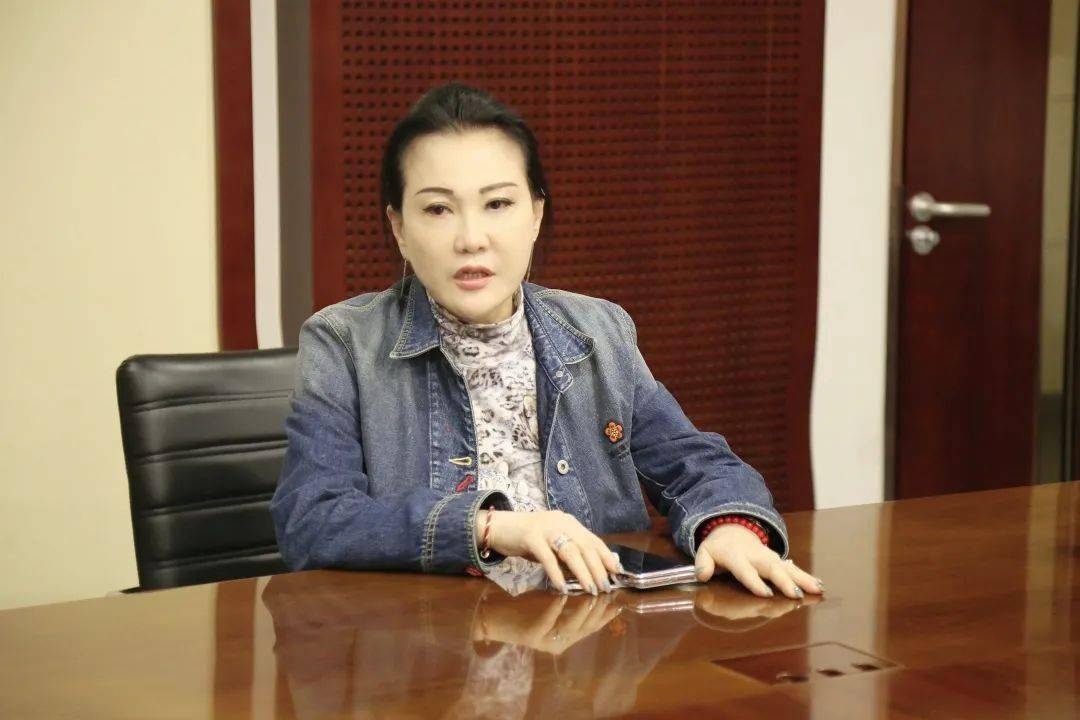五方天雅汽车服务园执行董事赵梦对园区商家进行商标法培训,加强对