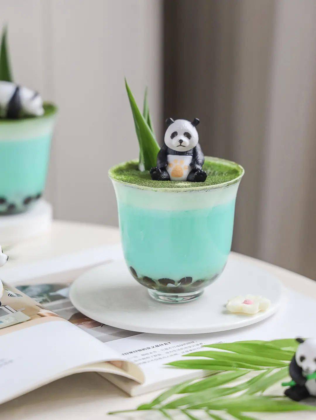 制作奶盖:40ml淡奶油,两圈炼乳打至六分发;倒入