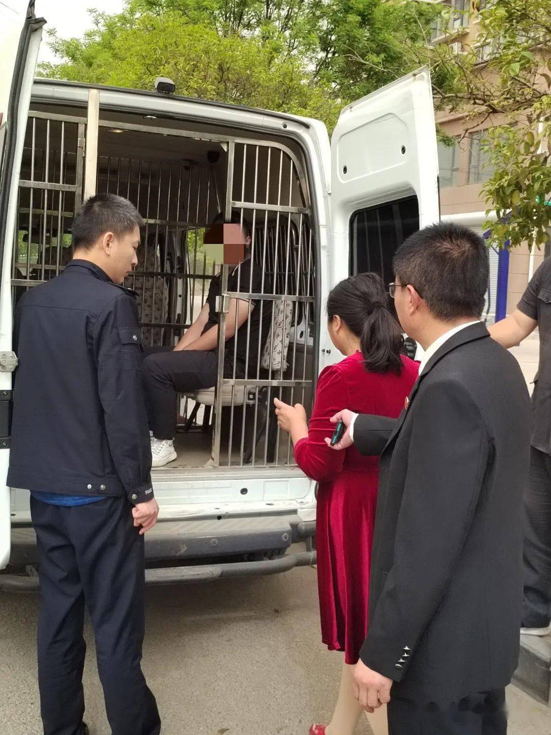 重拳出击 稷山亮剑之拘捕老赖纪实_干警_行动_进行