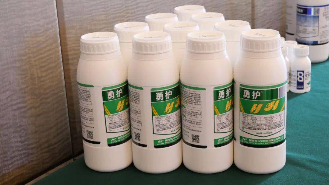 第四类是种衣剂系列,如"拌生源"4%咯菌·噻霉酮悬浮种衣剂.