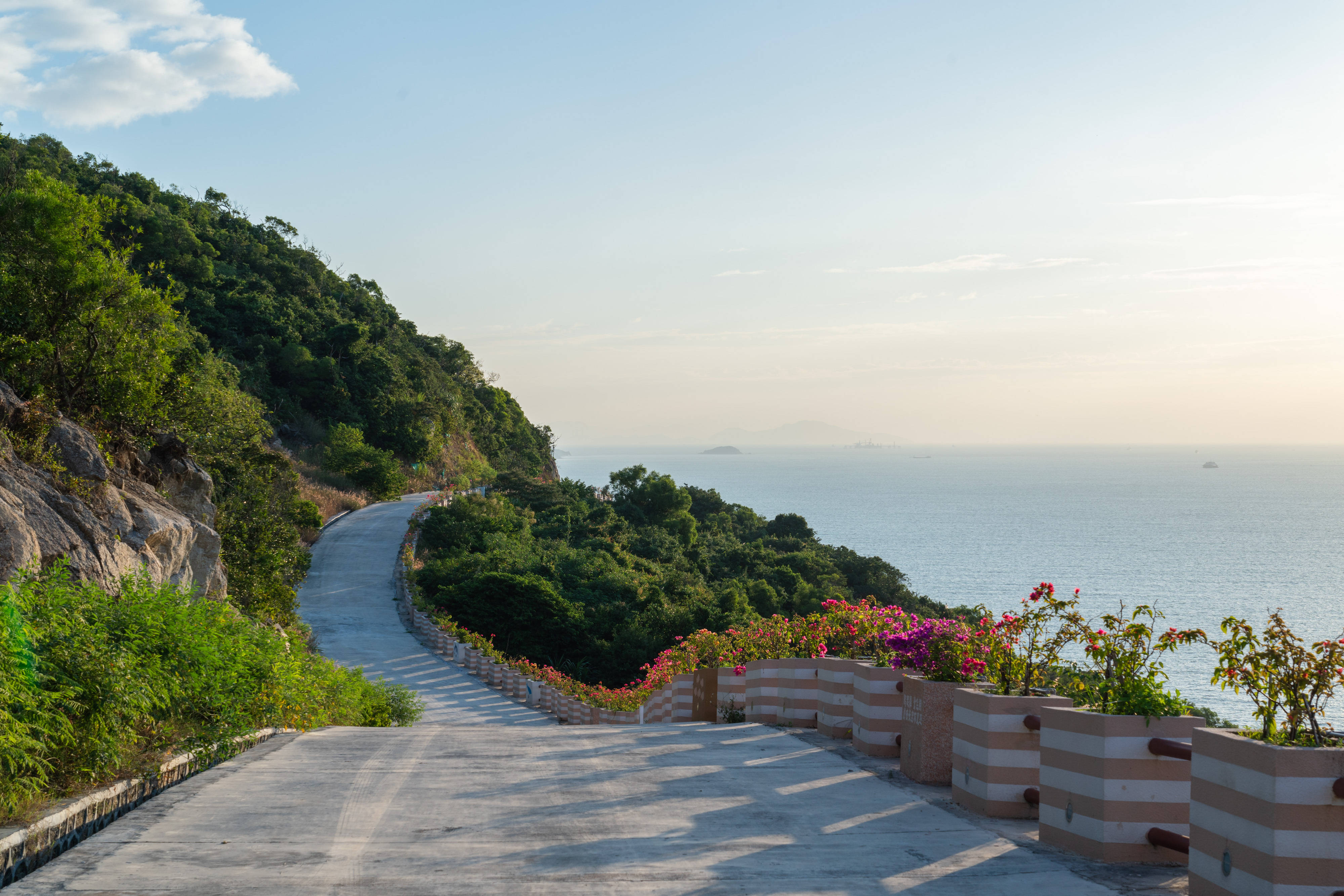 隔海远眺香港大屿山,珠海这一环岛公路五一开通