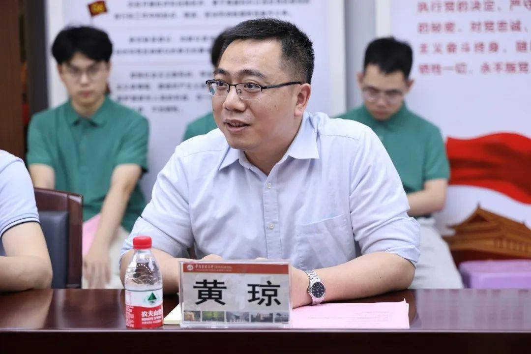 随后,黄琼院长就智慧养殖发展现状,存在问题,未来前景,就业方向等问题
