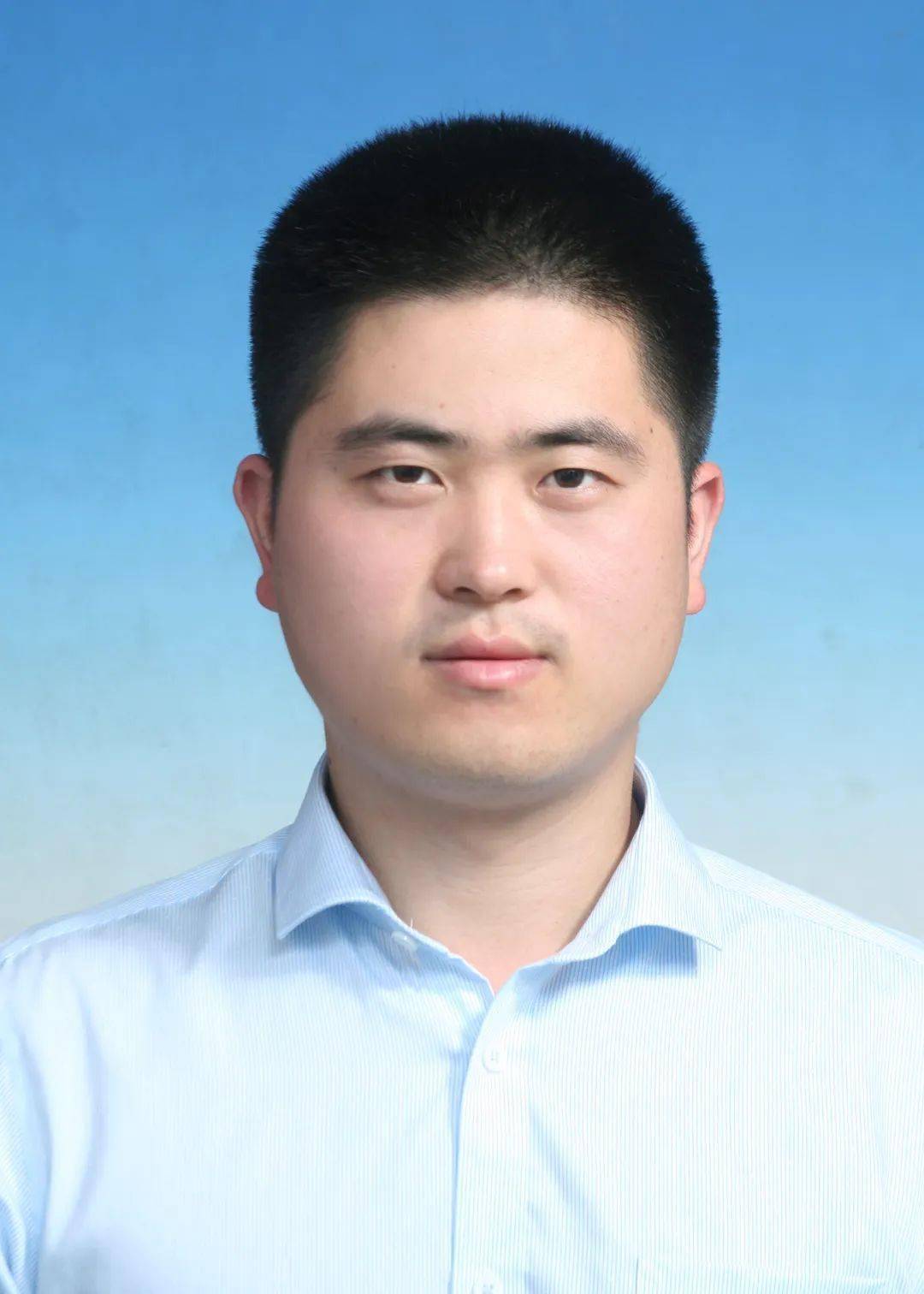 本科学历,中共党员,宝应县医疗保障局办公室副主任,团工委副书记