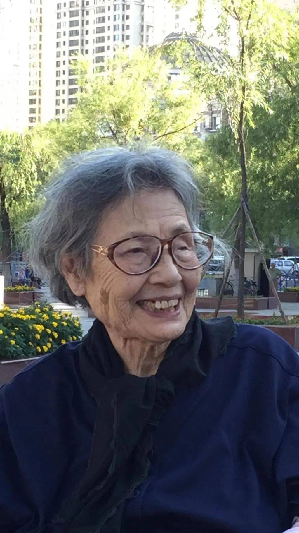 "终身成就奖"获得者,导演高兰在哈逝世,享年99岁