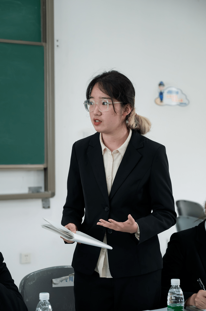 三辩李茁萌四辩温海帆图文 | 大学生文化素质教育中心编辑 | 杨若菡