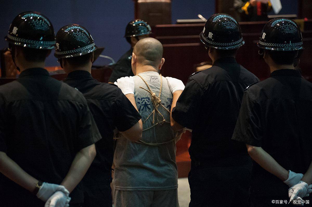 1,罪犯有会见家属的权利,法律充分的保障被执行罪犯的合法权利.